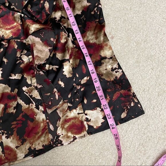 JONES NEW YORK STRETCH FLORAL RUFFLED LONGSLEEVE SATIN TOP W/ COLLAR‎ sz 10 - Picture 9 of 9